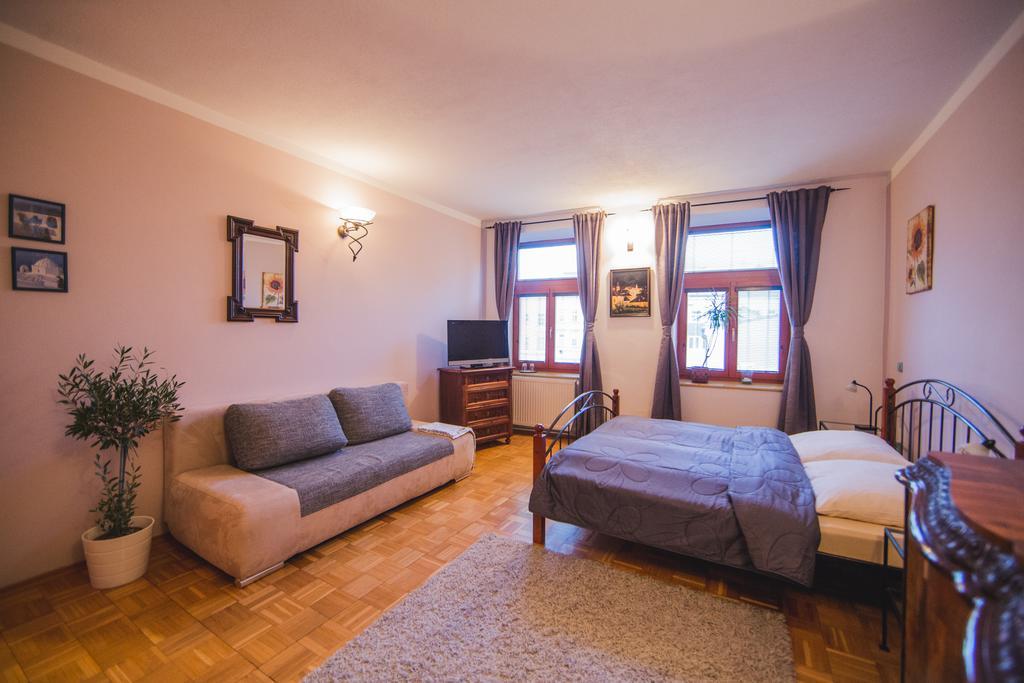 Penzion U Papousku Jindrichuv Hradec Luaran gambar